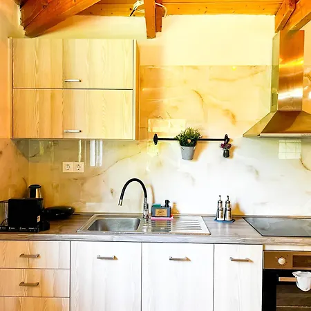 Apartman Elleria's House *